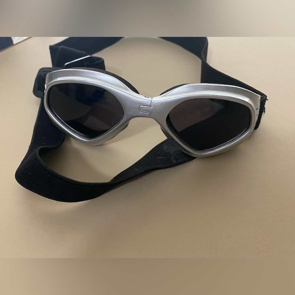 New in Box- dog goggles for OE bulldog size